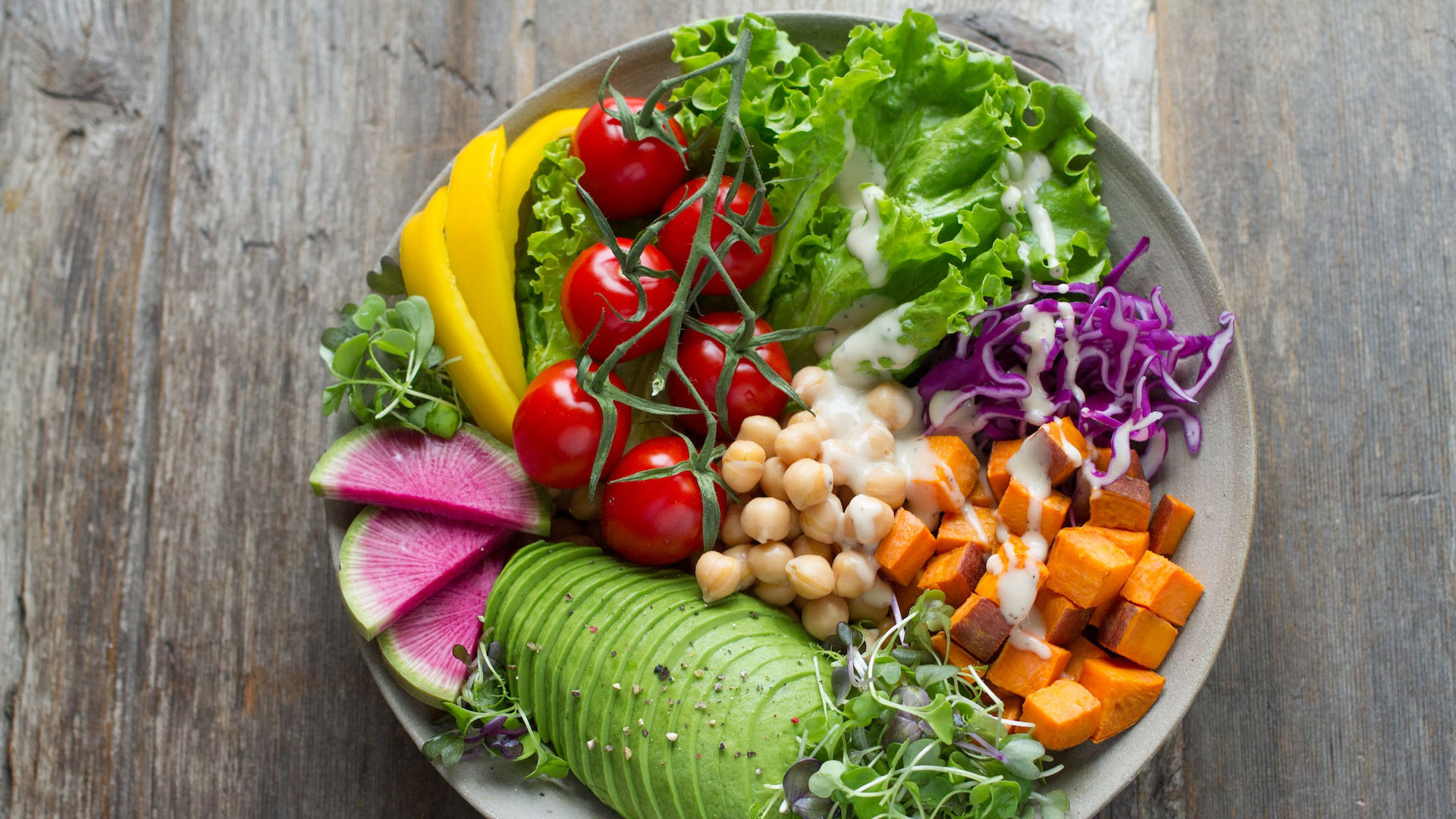 Prato com legumes e vegetais